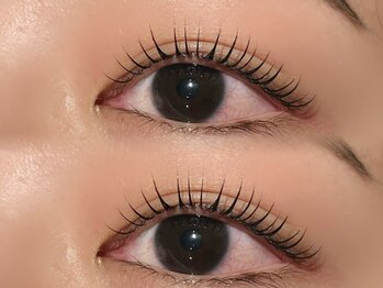 UNE eyesalon Noir【アン アイサロン ノワール】まつげパーマ・眉毛・LEDマツエクの写真/自然に綺麗に上がるまつ毛パーマ×話題のLEDマツエク◎どちらもキープ力バツグンでいつでも魅力的な目元に
