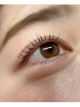 下まつげパーマは特にナチュラルな美しさを求める方や、目元全体を魅力的に仕上げたい方におすすめ！