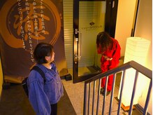 サンリラクゼーション 町田店/お店外までスタッフがお見送り。