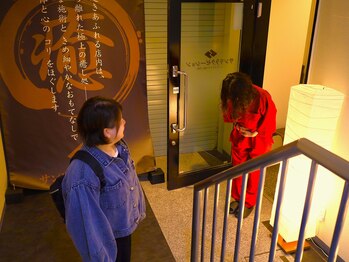 サンリラクゼーション 町田店/お店外までスタッフがお見送り。
