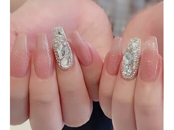 ファッシーナ(Fascina)の写真/【チップ長さ出し】スカルプ・長さだしが得意◎自爪が短い方も綺麗なフォルムに★パーツ付け放題あり♪♪