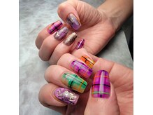 コラソンネイル(corazon nail)の雰囲気（やり放題コースはストーンやパーツも豊富です。）