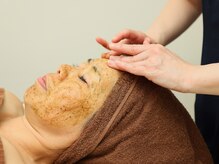 まぶたまでケアできる幹細胞&漢方のハーブピーリング