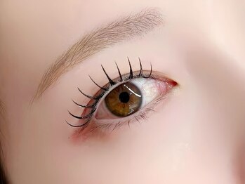 クウネル(Qoonel)の写真/束感マツエクは自然な着け心地&持続力◎のフラットラッシュ!眉毛×まつげパーマ・パリジェンヌで悩み解決♪