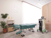 ゼン接骨院(ZEN接骨院)/院内、施術ベッド周り