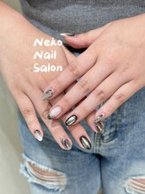 ネコ(Neko)/ニュアンス　個性派　ミラー　黒