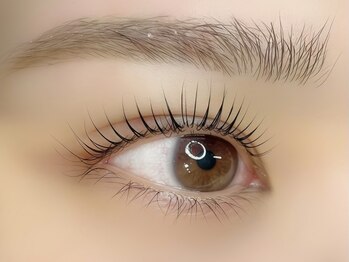 ル プチ サロン ド エーヴ(Le petit salond'eve)の写真/【美人の秘密は”80度”のまつげ】選ばれるのはパリジェンヌラッシュリフト。