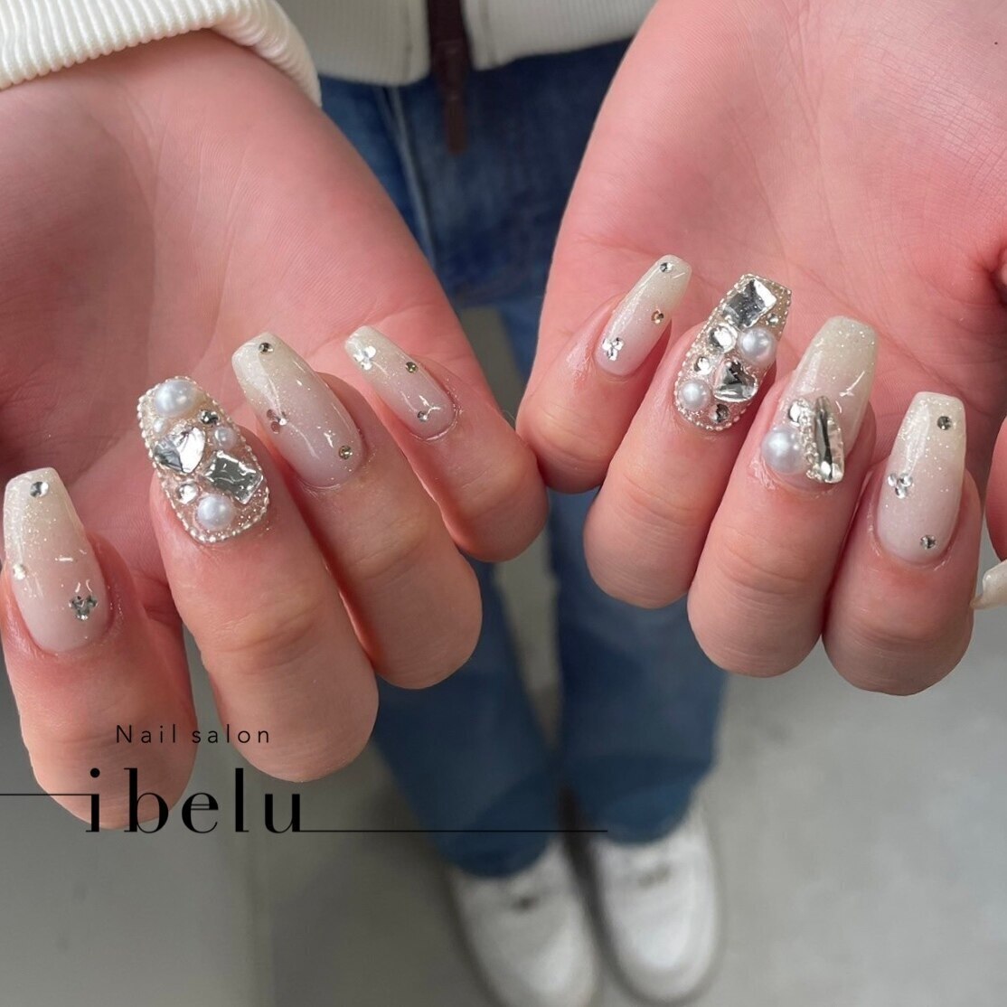 2026年冬トレンド】ホワイト ワンカラー ハンドのネイルデザイン集