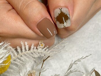 サロンドフォーエイチ(salon de 4H)/親指にポイントアート♪