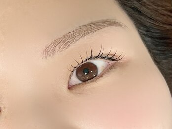 ヨウハ(YOHA)/眉とまつ毛で美しい目元