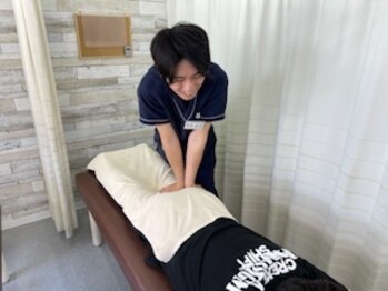 むらかみ整骨院鍼灸院 久津川/腰痛・足のむくみを解消！