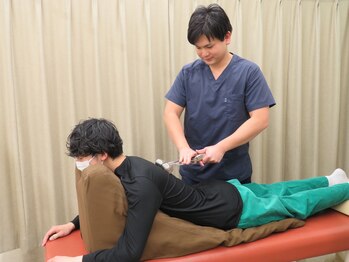 亀田名倉堂鍼灸接骨院/矯正施術風景