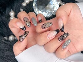 透け感黒ネイル