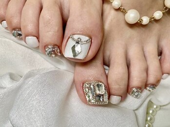 プティ アイビューティ 北浜店(peTiT eyebeauty)/ビジューネイル ホワイトネイル