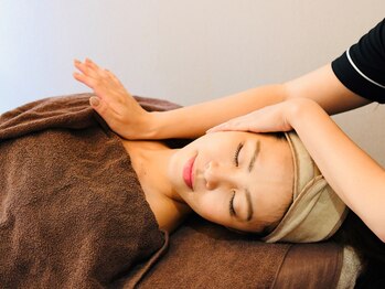 デイドリーム スパ ヨーン(Daydream Spa Yawn)の写真/オールハンドの優しい施術でフェイスラインがすっきり。リフトアップして写真映りまで変わります。