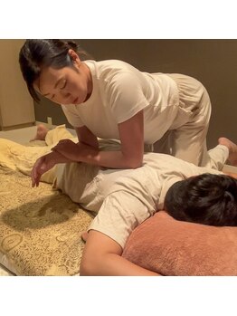 アロエ(Aloe)/芯まで入る、絶妙な角度の肘圧。