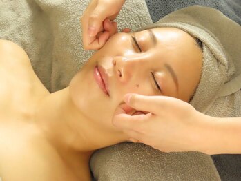 ロイヤリティ(ROYALTY)/小顔エステ+ヘッドマッサージ