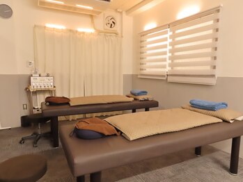 トータルケア鍼灸院/ベッドは3台あります。