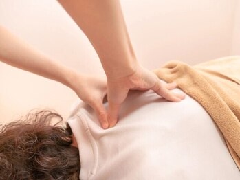 アフェ(afe)の写真/経験豊富なスタッフによるオールハンド施術で首や肩の疲れを解消◎力だけで押さないので揉み返しが少ない♪