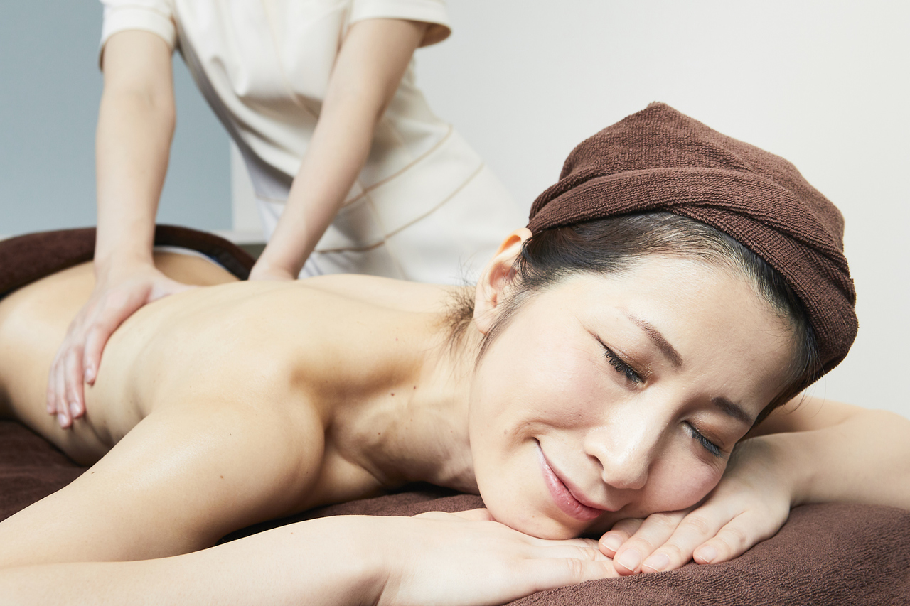 デフィー 西大寺店/腰から肩・首元までくまなくケア