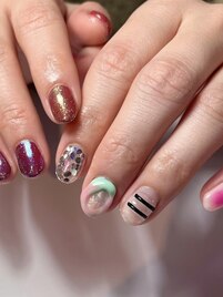個性派アシンメトリーネイル