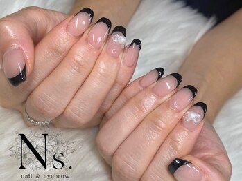 エヌエス ネイルアンドアイブロウ(Ns)/黒フレンチ