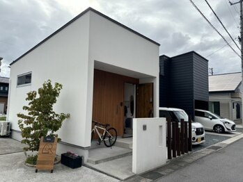 ルノン(Lunon)/サロン隣に無料駐車場有ります