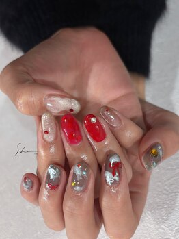 シー(SHE)/ちぐはぐネイル
