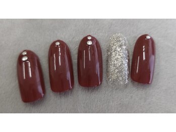 エムワイエスドットネイル(mys.nail)/ワンカラー＋スタッズ