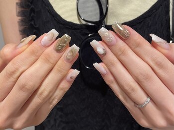 シー(She)/ニュアンス/ミラーネイル/白