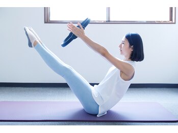 ピラティススタジオビービー 南青山(B&B)/ピラティスでしなやかな体作りを