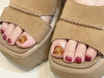 ブルジェネイル ネイル(BOURGE nail)の写真/【フット】ワンカラー＋フットバス付￥9900◎フットバス付きでケアもしっかりしながら足元まで抜かりなく♪