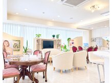 ルリビオ 名古屋金山本店(LURIBIO)の雰囲気（光の入るサロン♪アロマの香りでリラックスしていただけます。）