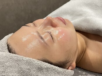 アンドミルル(and Milulu)の写真/憧れのノーファンデ水光肌へ。剥離、痛みのない次世代ハーブピーリングで繰り返す肌悩みに終止符を！