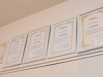 ジュネル ローズ(JEWNEL ROSE)/認定資格証を飾っています！