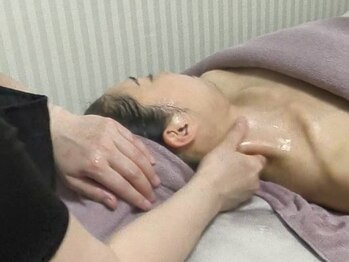 エステルーム アンジュ(Esthe Room Ange)の写真/【極上リンパマッサージ/初回5500円】デコルテ~お顔までしっかりほぐしてスッキリ美肌に♪