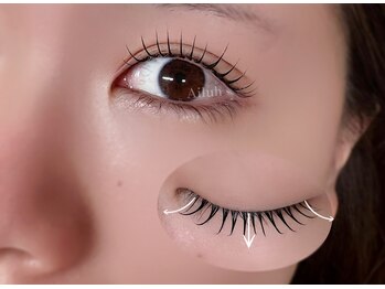 アイラ 庄内通(Ailuh)/目幅が大きく見えるまつ毛パーマ