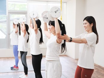 居留地フィットネス 神戸三宮スタジオ/上半身シェイプクラス