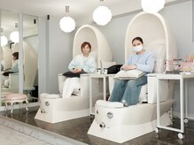 MR SALON【マツエク/ネイル専門店】の雰囲気（フットスパとマッサージチェアが融合したお姫様気分のチェア♪）