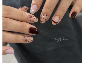 ネイルサロン ティフィン(tiffin)/～小花×ドットネイル～