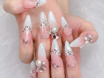 シェリーネイル(cherie nail)の写真/【持ち込みデザイン大歓迎】丁寧な技術とカウンセリングで理想の指先に♪カラー、パーツ、ストーンも充実♪