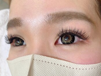 ネイルアイラッシュサロン ベティッシュ 桜木町店(Nail Eyelash Salon BETTISH)の写真/【低負担×持続力】軽いのにボリューム感◎存在感のあるゴージャスな目元へ！輝く目元へ導き、メイク時短♪