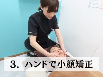 堺整骨院 小郡院/3. ハンドで小顔矯正