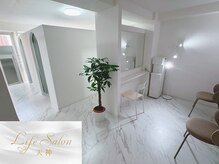 ライフサロン 天神(Life Salon)の雰囲気（個室になった施術ルーム☆パウダースペースも完備♪）