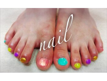 カラフル　フットネイル