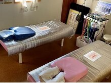 鶴亀接骨院 ボディコンディショニング研究所/施術室 施術ベッド