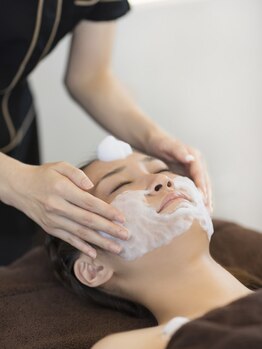 レイジア 福岡の写真/【肌質改善☆】毛穴洗浄やコラーゲン生成で理想の艶肌へ♪顔脱毛との同時施術で肌トーンやお化粧ノリUPも◎