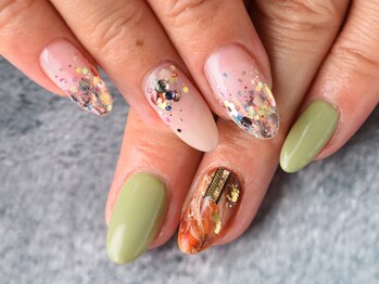 ネイルサロン エスビー(Nail salon SB)の写真/【アート5本+カラー1色￥8250（ケア/ハンドマッサージ込）】歴10年のベテランオーナーが施術致します♪