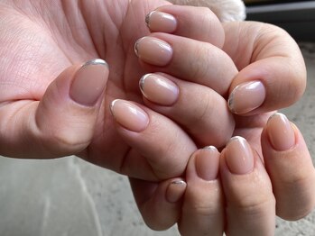 アロナ ネイルサロン アンド スクール(alona)/シルバーでスキニーフレンチ☆