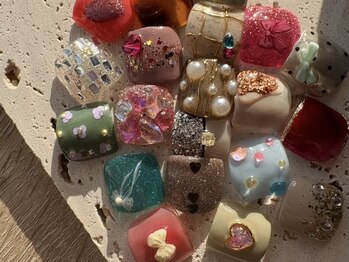 nail salon Bloom.の写真/【豊富なカラー・パーツをご用意】こだわりが詰まった華やかで美しいデザインのネイルで洗練された指先に♪